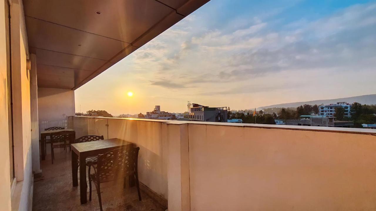 Aura Rooms เดห์ราดุน ภายนอก รูปภาพ