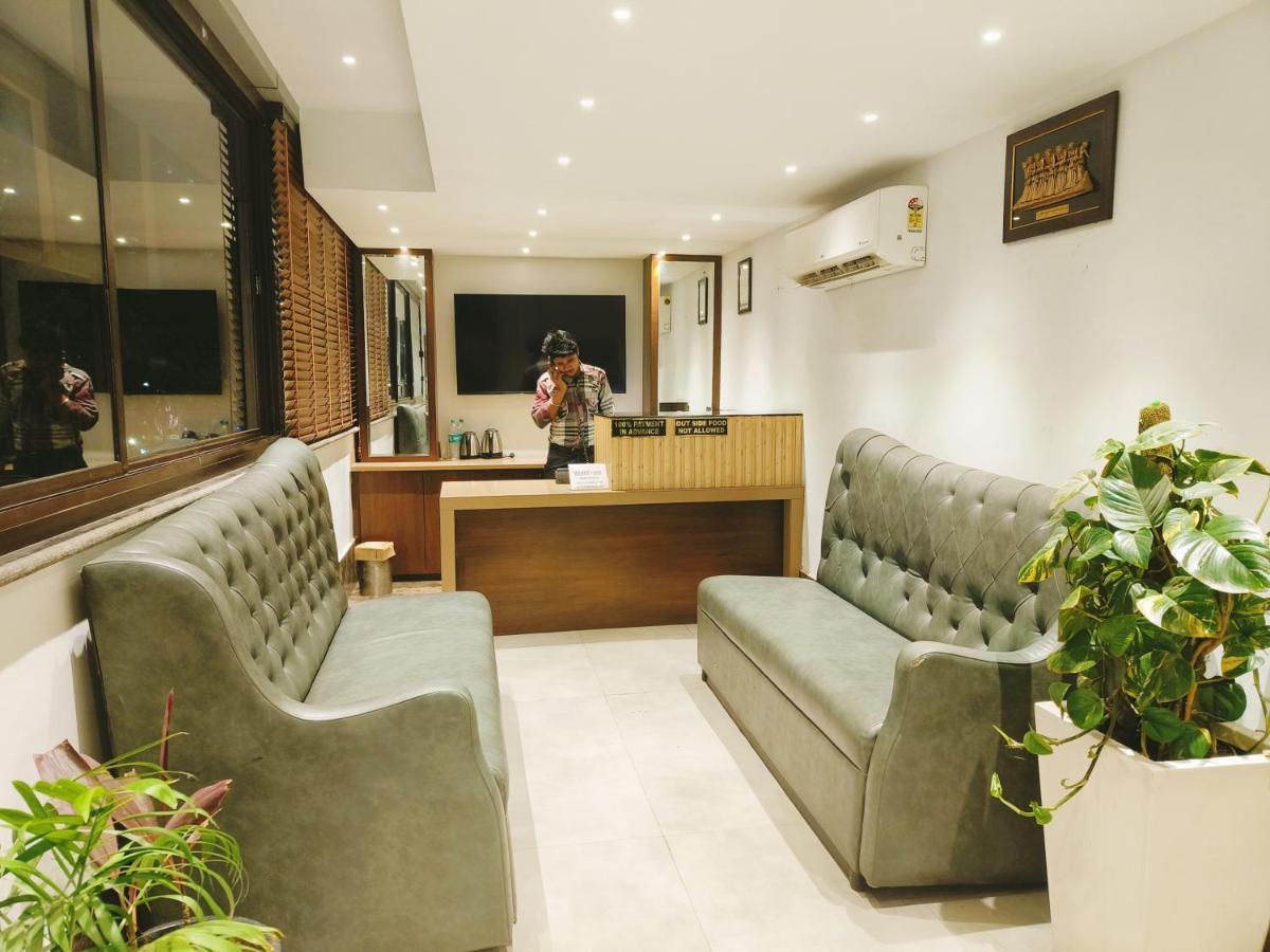 Aura Rooms เดห์ราดุน ภายนอก รูปภาพ