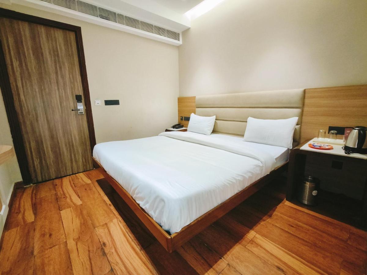 Aura Rooms เดห์ราดุน ภายนอก รูปภาพ